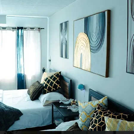 Stylish Cozy Quiet Family Retreat And Romantic Getaway Sleeps Up To 7 With Fast Wifi, Free Parking, Work Station, Alexa Enabled, Fenced In Backyard For Pets Grill Party Patio, Porch, Beach, Canal, Stadium,Boardwalk Restaurants, And Much More!
